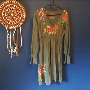 Johnny Was long sleeved Embroidered dress small